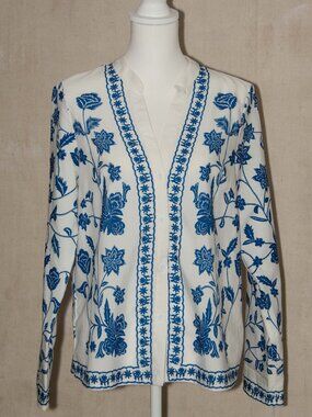 Elings Blue & White floral print button down v neck blouse